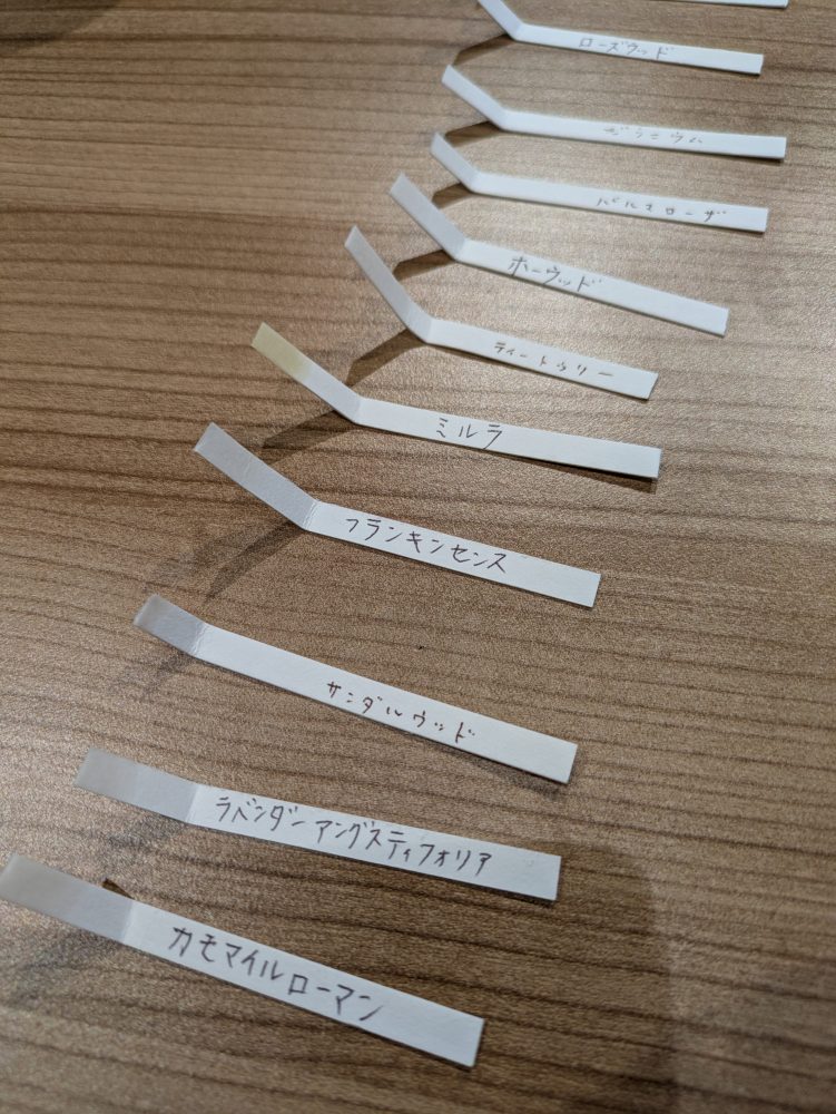 精油名を書いたムエット